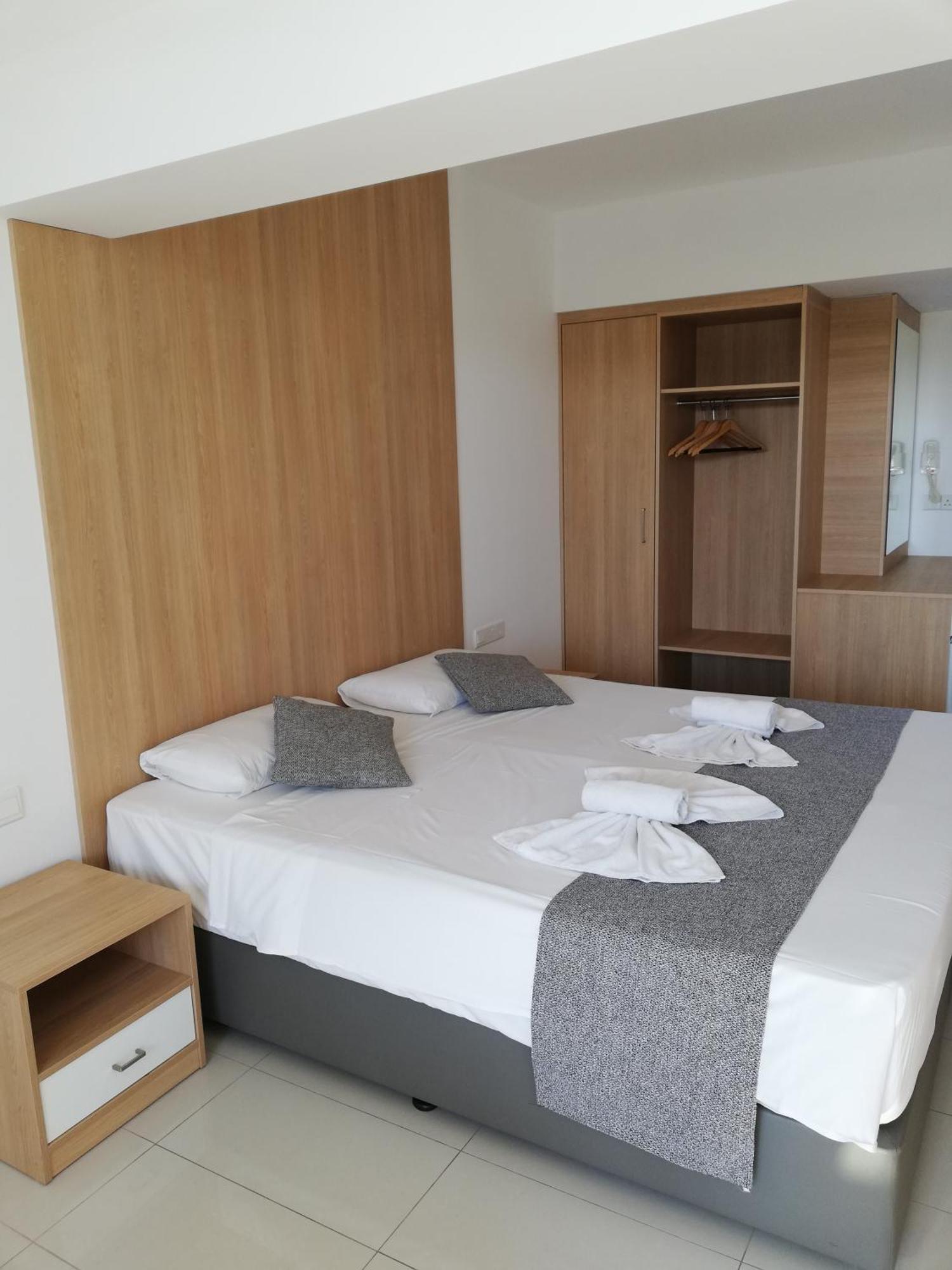 Joy Hotel Apts Agia Napa Exterior foto